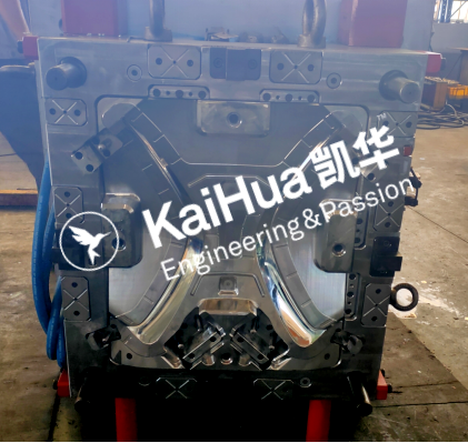 Auto spoiler injection mold