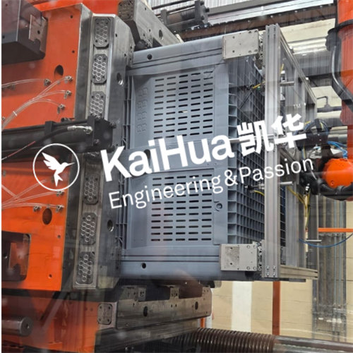 China-Ecuador-cooperation-4500-ton-injection-machine-commissioning