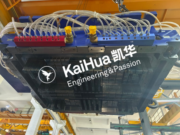 Four-Channel Plastic Pallet Injection Mold3