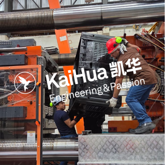 Kaihua-hot-runner-system-large-logistics-container-mold-operation
