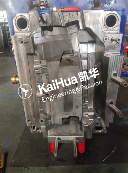 auto glove injection mold