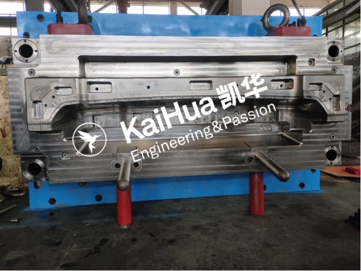 injection mold for spoiler