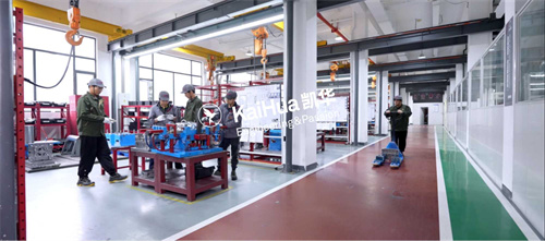 zhejiang-kaihua-moulds-student-visit-automotive-interior-plastic-mold-workshop